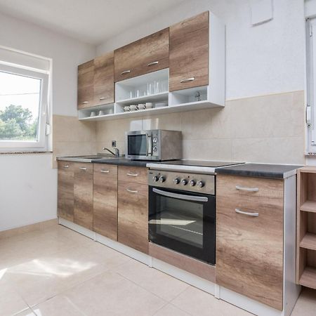 Apartmán Plaza Ab Vir Exteriér fotografie